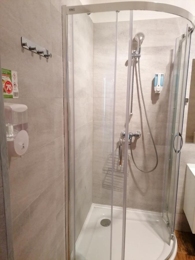 Hostel Tulip - Pokoj 7 Ze Wspolna Lazienka I Kuchnia Szczecin Kültér fotó